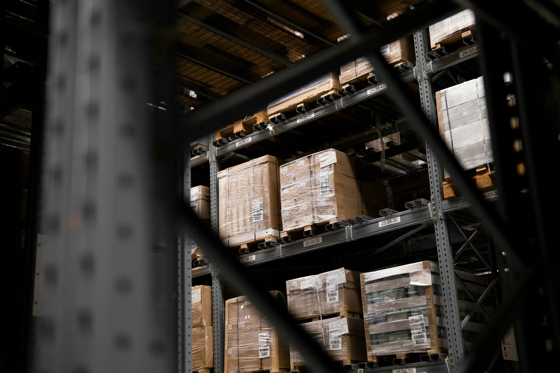 Preview website gudang dengan aktivitas logistik Indonesia