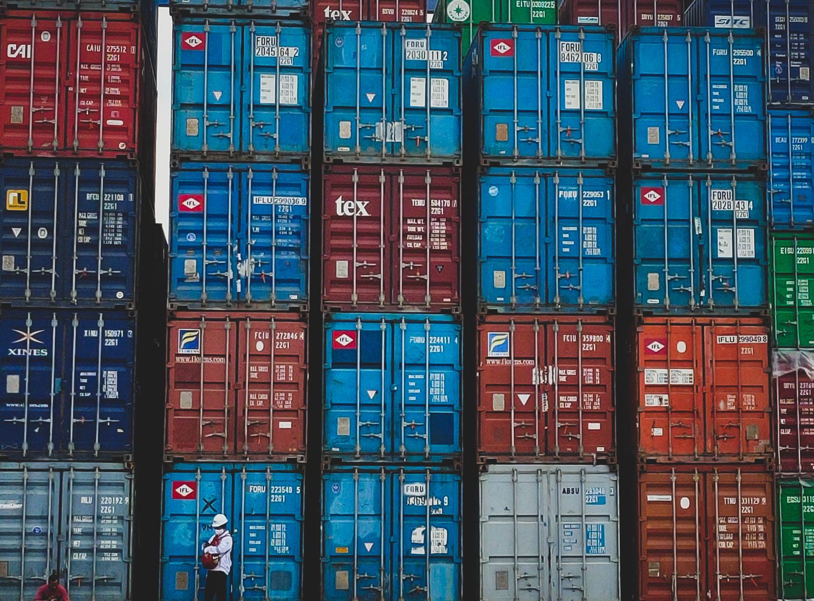 Kontainer di kawasan logistik Jakarta